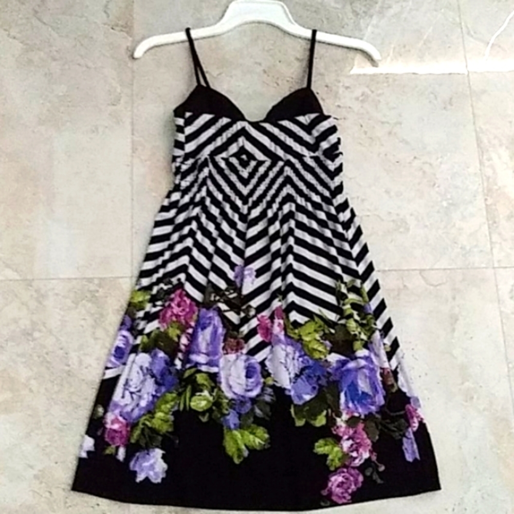 Sweet Storm Dress - Picture 2 of 2